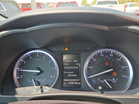 Used 2019 Toyota Highlander XLE FWD image 22