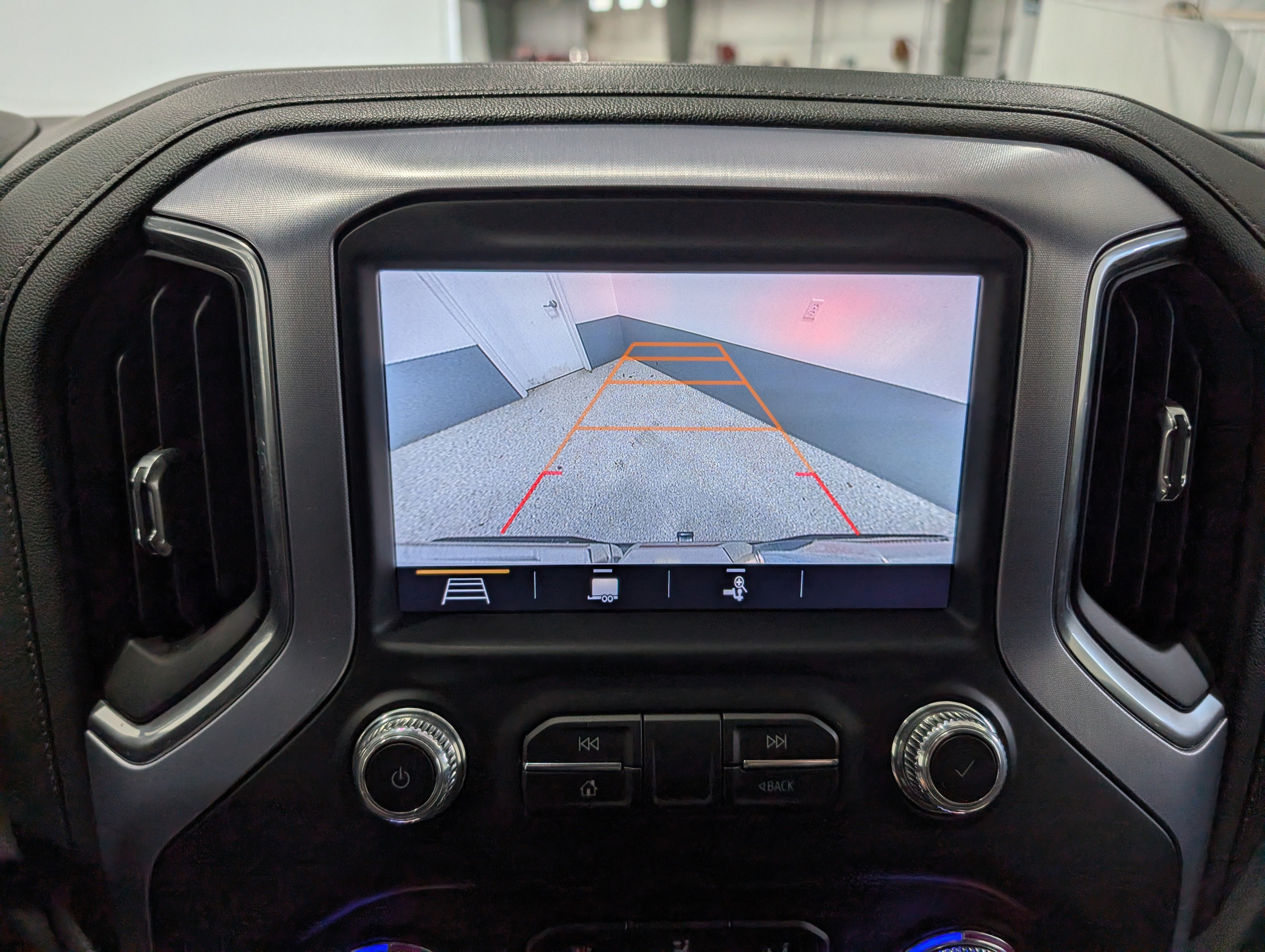 Used 2019 GMC Sierra 1500 SLT w/ X31 Off-Road Package AWD/4WD image 26