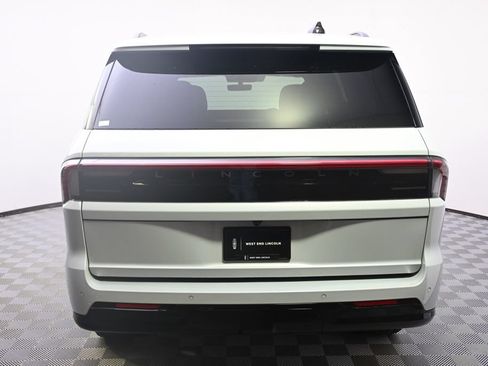New 2026 Lincoln Navigator Reserve w/ Jet Appearance Package AWD/4WD image 5