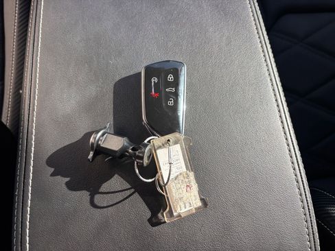 Used 2025 Volkswagen Atlas Cross Sport SE image 22