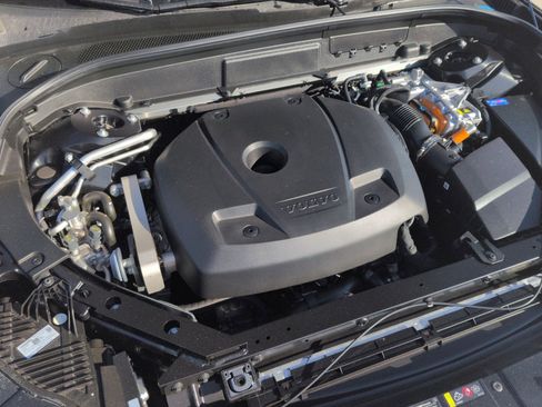 New 2025 Volvo XC60 T8 Plus w/ Protection Package Premier image 28