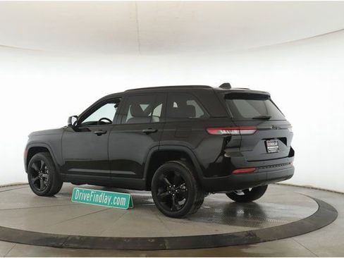 Used 2025 Jeep Grand Cherokee Altitude image 8