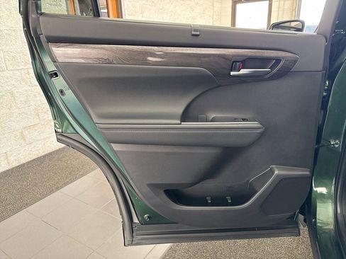 Used 2024 Toyota Highlander Platinum image 45