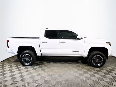 Certified 2024 Toyota Tacoma SR5 AWD/4WD image 9