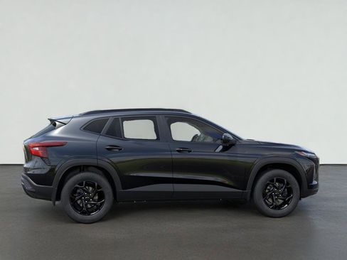 New 2026 Chevrolet Trax LT w/ Midnight Edition FWD image 5