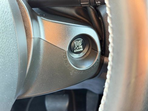 Used 2021 Jeep Renegade Latitude AWD/4WD image 19