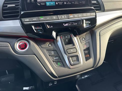 Used 2025 Honda Odyssey Sport-L image 12