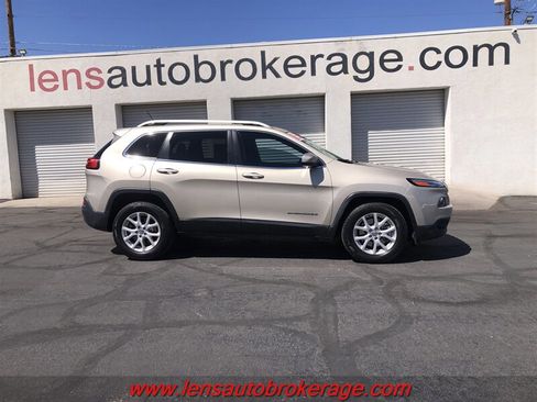 Used 2015 Jeep Cherokee Latitude w/ Comfort/Convenience Group FWD image 1