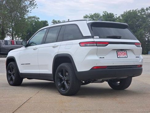 Certified 2023 Jeep Grand Cherokee Limited w/ Black Appearance Package AWD/4WD image 6