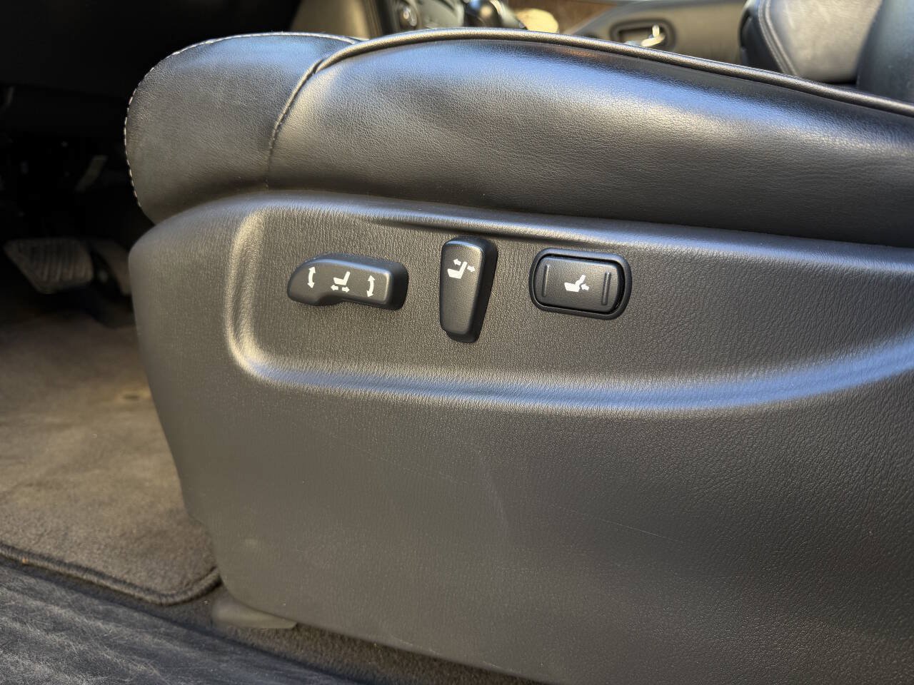 Used 2015 INFINITI QX80 4WD w/ Theater Package image 40