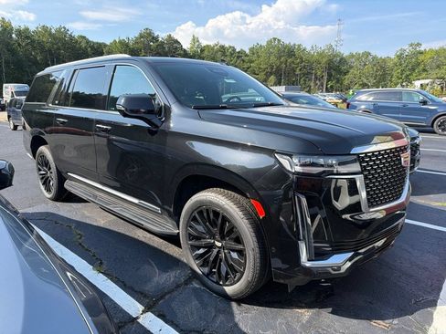 Certified 2022 Cadillac Escalade ESV Premium Luxury AWD/4WD image 2