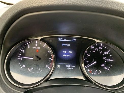 Used 2016 Nissan Rogue SV image 13