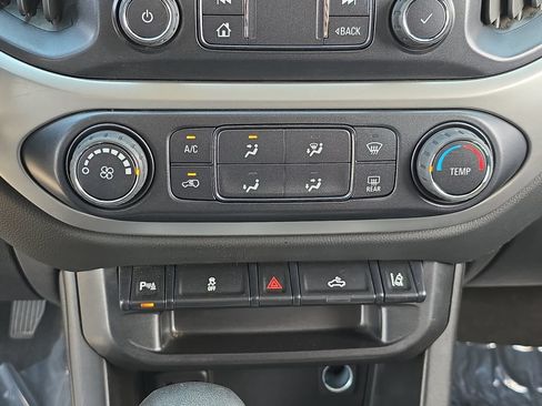 Used 2022 Chevrolet Colorado LT w/ Safety Package RWD image 26