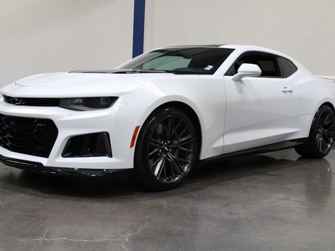 Used 2017 Chevrolet Camaro ZL1 RWD image 7