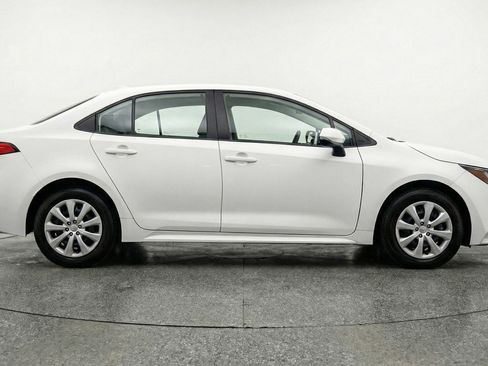 Used 2025 Toyota Corolla LE FWD image 11