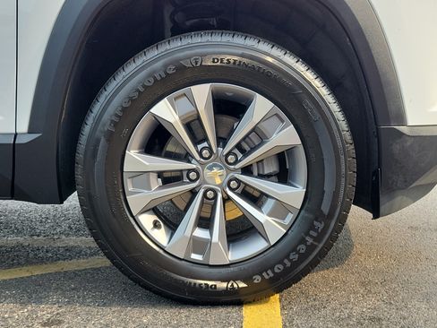 Used 2025 Chevrolet Equinox LT FWD image 5