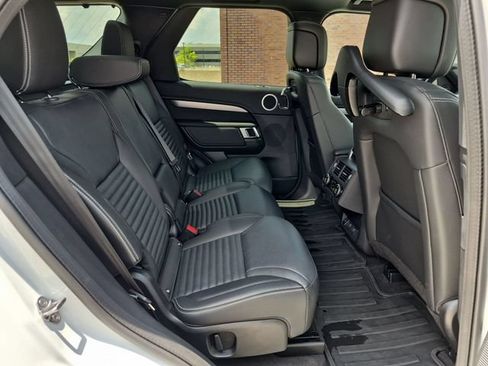 Used 2025 Land Rover Discovery Dynamic SE AWD/4WD image 19