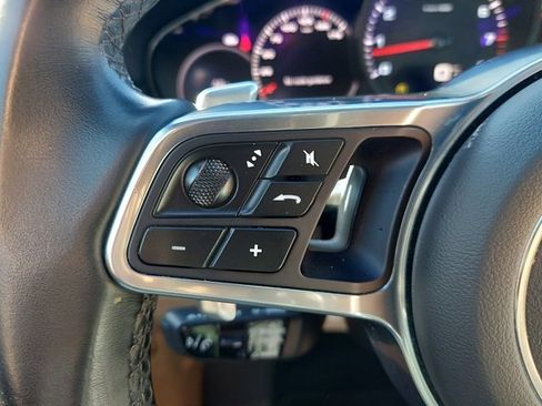 Used 2023 Porsche Cayenne Platinum Edition image 27