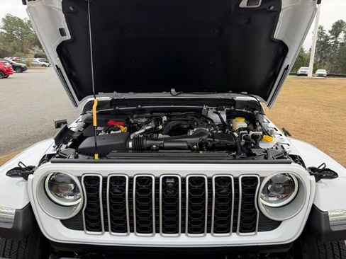 New 2026 Jeep Wrangler Unlimited Sahara AWD/4WD image 32