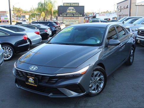 Used 2024 Hyundai Elantra SEL FWD image 2