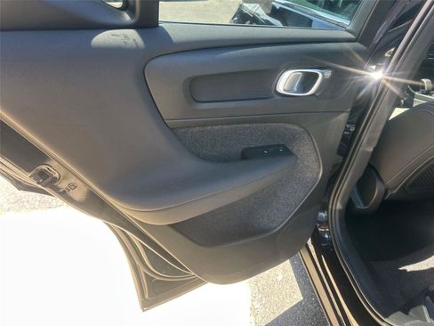 Used 2025 Volvo XC40 B5 Core AWD/4WD image 19