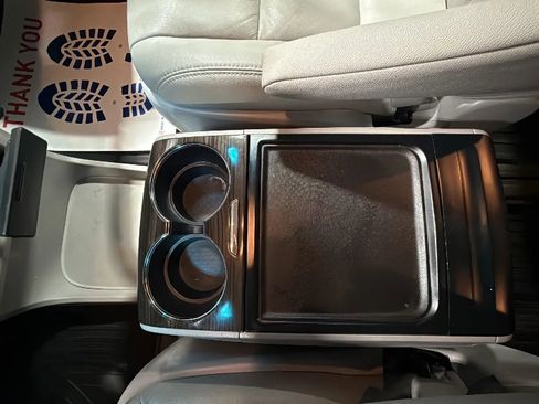 Used 2017 Toyota Sienna XLE w/ XLE Navigation Package FWD image 32