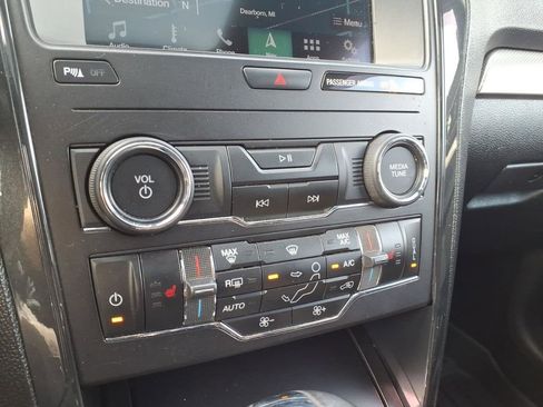 Certified 2019 Ford Explorer XLT w/ Equipment Group 202A image 25