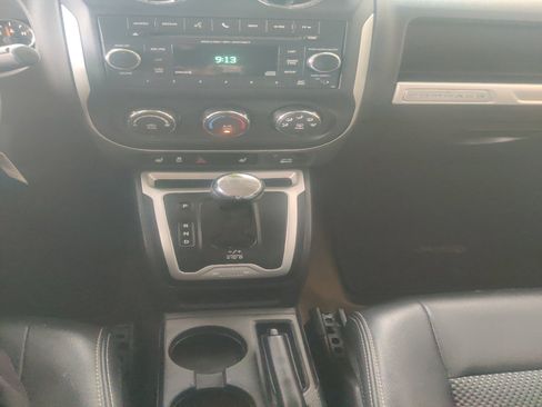 Used 2016 Jeep Compass Latitude image 11