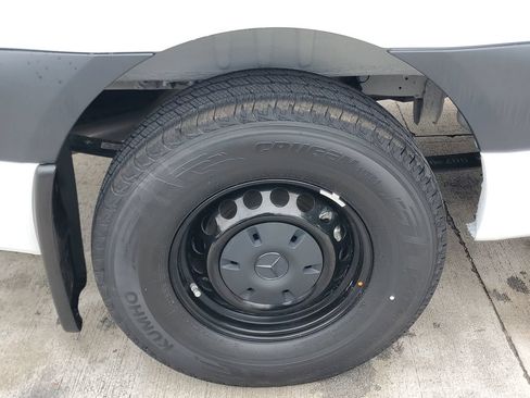 Used 2025 Mercedes-Benz Sprinter 2500 image 7
