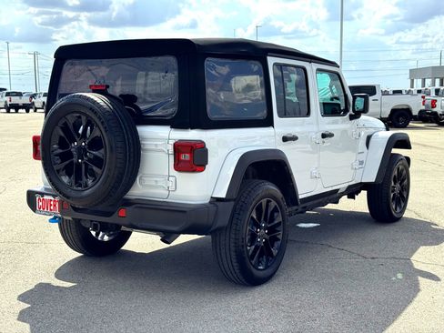 Used 2024 Jeep Wrangler Unlimited Sahara image 7