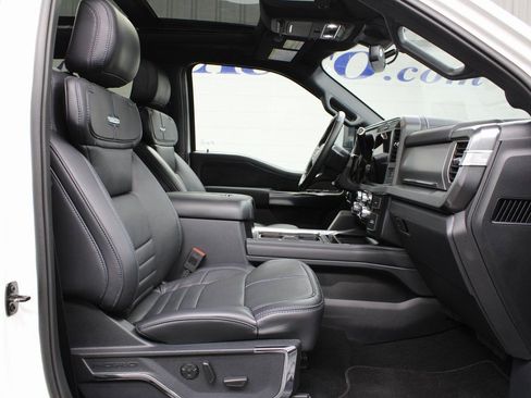 Used 2025 Ford F450 Platinum w/ FX4 Off-Road Package image 37