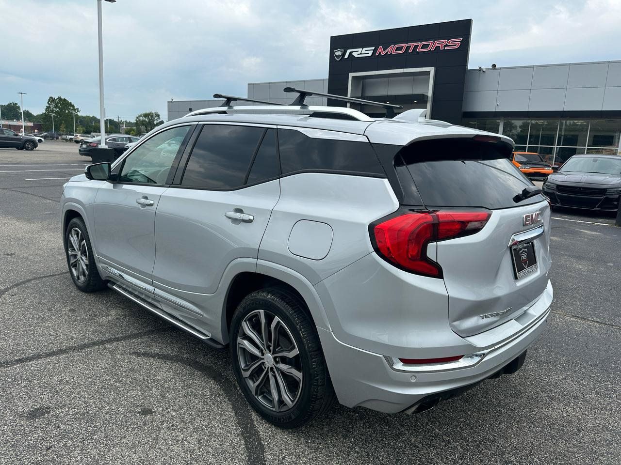 Used 2019 GMC Terrain Denali w/ LPO, 'HIT The Road' Package FWD image 3