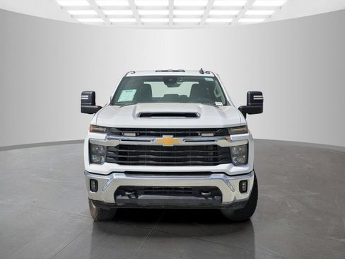 Used 2024 Chevrolet Silverado 2500 LT w/ Convenience Package AWD/4WD image 2