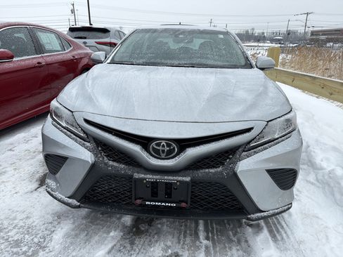Certified 2018 Toyota Camry SE image 3