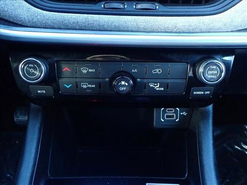 Used 2024 Jeep Compass Latitude image 18