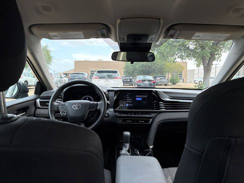 Used 2025 Toyota Camry LE image 36