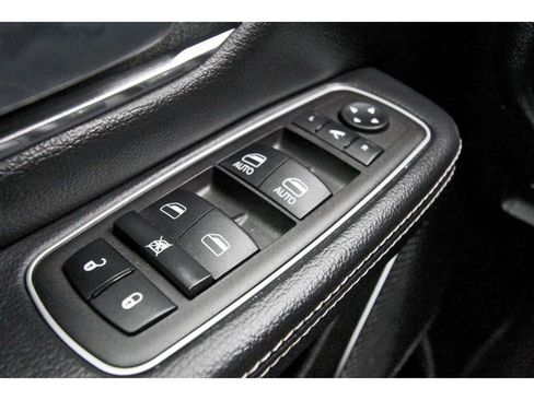 Used 2023 RAM 1500 Laramie RWD image 19