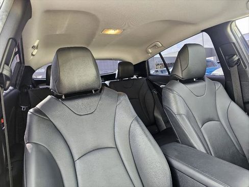 Used 2017 Toyota Prius Prime Premium image 3