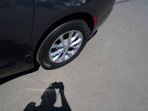 Used 2022 Chrysler Pacifica Touring-L w/ Uconnect Theater Family Group AWD/4WD image 35