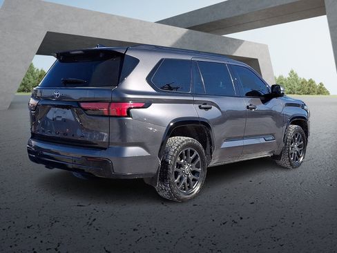Used 2023 Toyota Sequoia Platinum image 6