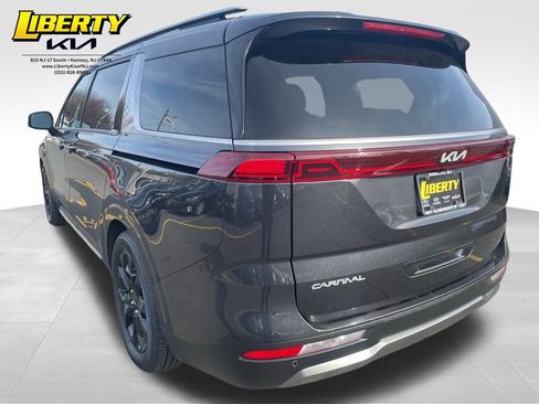 Used 2024 Kia Carnival SX Prestige image 5