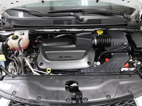 Used 2023 Chrysler Pacifica Limited FWD image 10