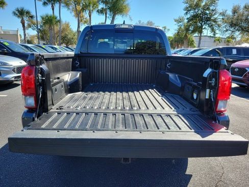 Used 2017 Toyota Tacoma TRD Sport image 13