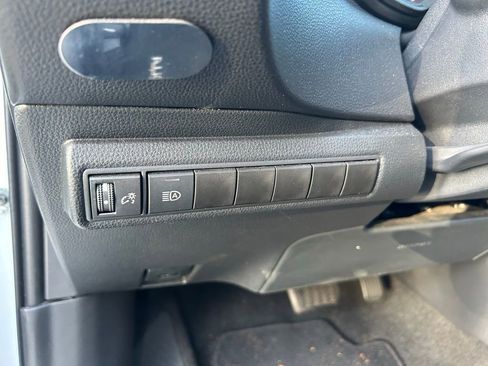 Used 2022 Toyota Corolla SE w/ SE Premium Package FWD image 17