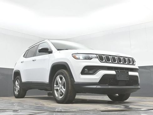 Used 2023 Jeep Compass Latitude AWD/4WD image 40