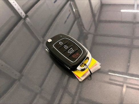 Used 2021 Hyundai Tucson SE w/ Cargo Package FWD image 9