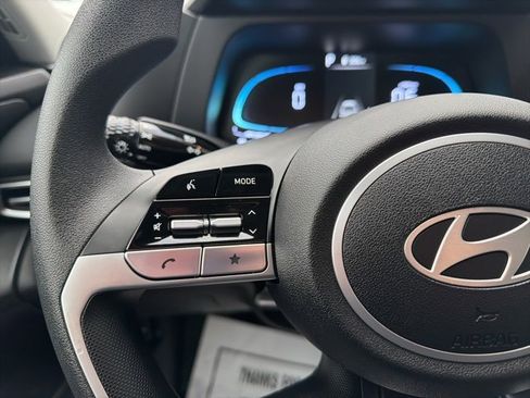 Used 2025 Hyundai Elantra SE image 19