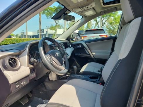 Used 2018 Toyota RAV4 XLE FWD image 11