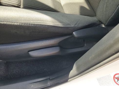 Used 2018 Toyota RAV4 LE image 19