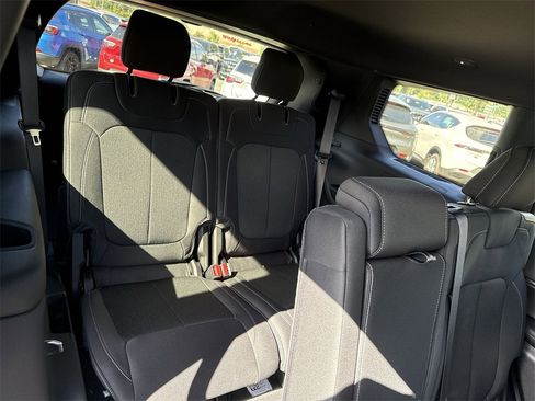 New 2025 Jeep Grand Cherokee L Laredo w/ Luxury Tech Group I image 25